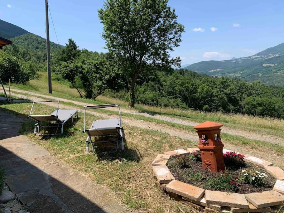 Villa La Casa Sulla Collina Varsi Esterno foto